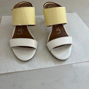 Calvin Klein Cecily slides. white/beige, pre-owned, size 7 Medium.